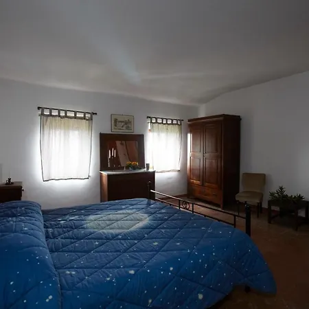 בית חווה Casina Della Burraia