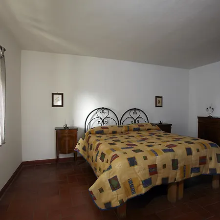 בית חווה Casina Della Burraia
