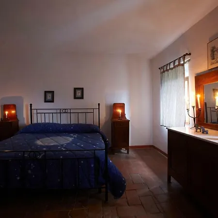 בית חווה Casina Della Burraia